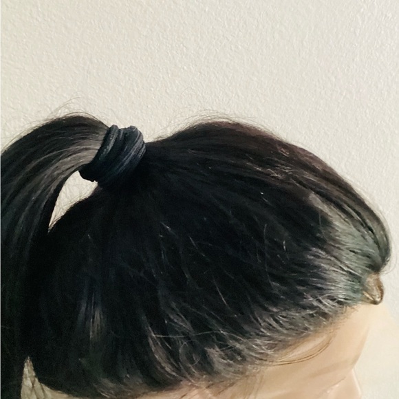 Beautiful Full lace Human Hair wig for Woman 22inch
Free parts Color natural - Picture 5 of 8